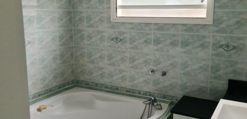 Location d’une spacieuse villa F5 avec un beau jardin arboré située à commune Ango- Sainte Suzanne
