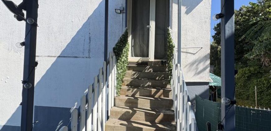 En vente une maison individuelle divisée en 3 appartements sur une parcelle de 730 m² située à Vincendo