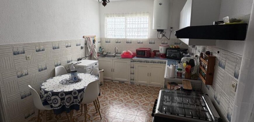 En vente une maison individuelle divisée en 3 appartements sur une parcelle de 730 m² située à Vincendo
