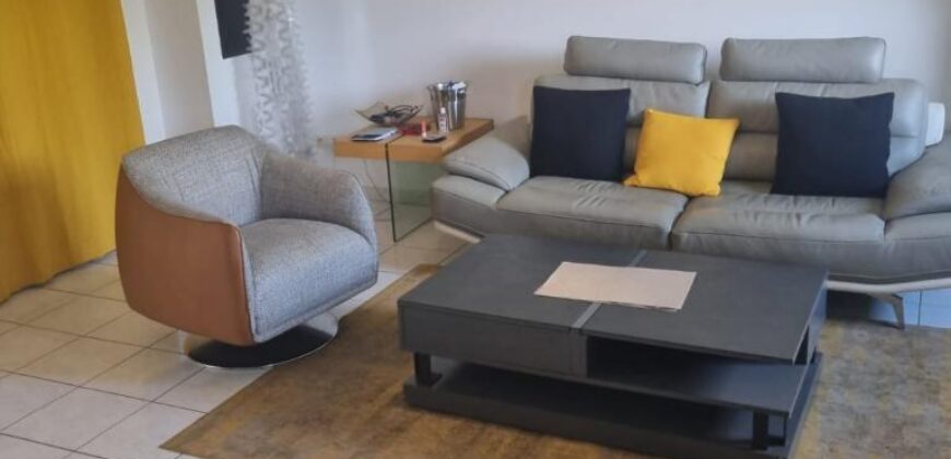 En vente un agréable appartement de type F2 situé à seulement 8 minutes de Saint Pierre