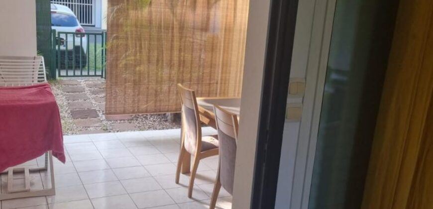 En vente un agréable appartement de type F2 situé à seulement 8 minutes de Saint Pierre