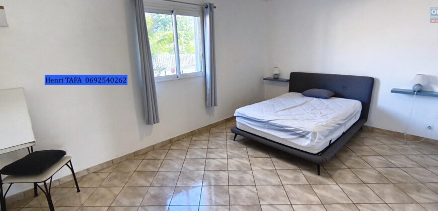 En location une belle et grande villa T6 située au fond d’une impasse calme à Jean Petit