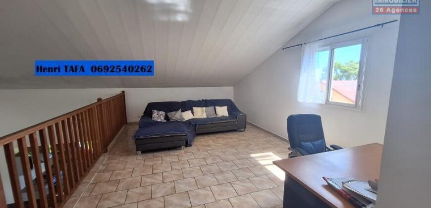 En location une belle et grande villa T6 située au fond d’une impasse calme à Jean Petit