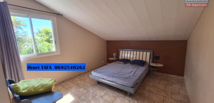 En location une belle et grande villa T6 située au fond d’une impasse calme à Jean Petit