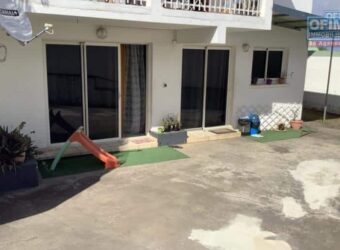 À louer un appartement T3 avec de beaux volumes situé dans un endroit calme à La Rivière Saint Louis