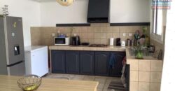 À louer un appartement T3 avec de beaux volumes situé dans un endroit calme à La Rivière Saint Louis