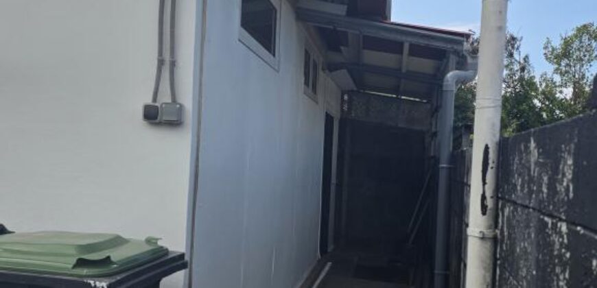 A vendre une villa divisée en deux logements indépendants proche des commerces à Bras Panon