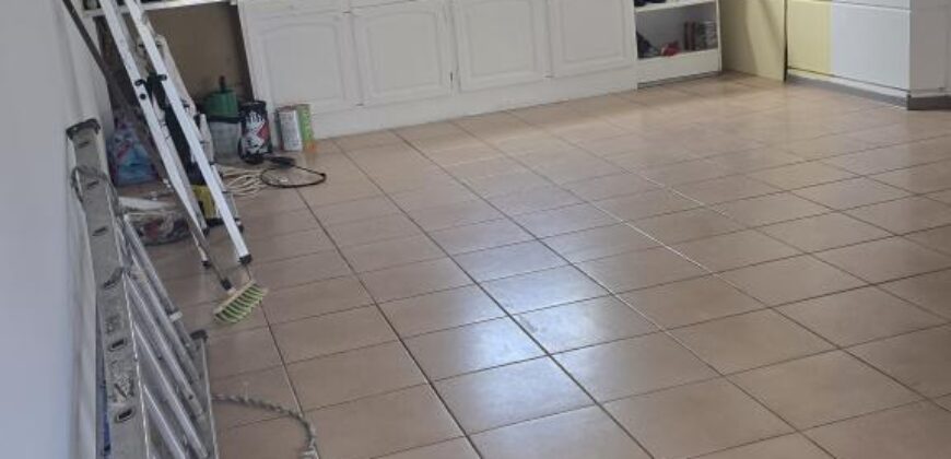 A vendre une villa divisée en deux logements indépendants proche des commerces à Bras Panon