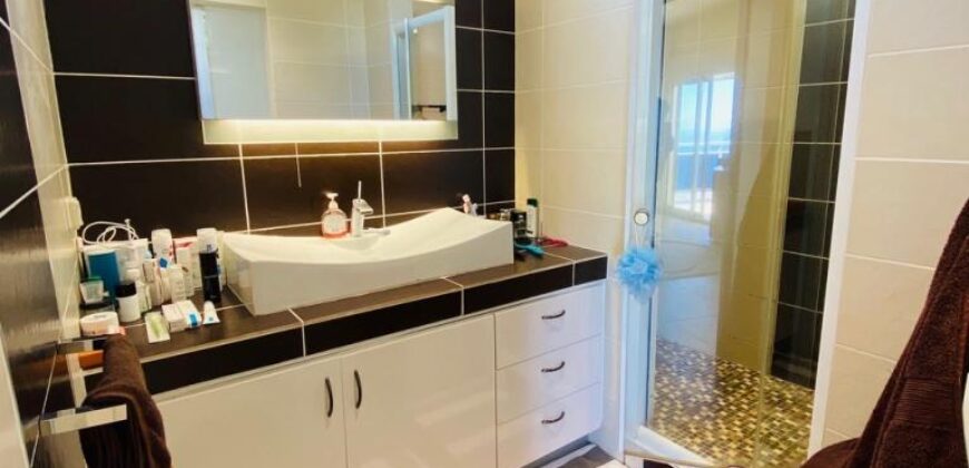 A vendre une charmante villa de 226m2 avec piscine dans un environnement paisible à La Montagne, Saint Denis