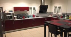A vendre une charmante villa de 226m2 avec piscine dans un environnement paisible à La Montagne, Saint Denis