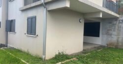 À louer villa mitoyenne de type F4/5 située dans le quartier de la Ravine Sèche