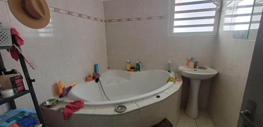 Location villa de type F4 mitoyenne située à Étang-Salé-les-Bains à proximité des plages