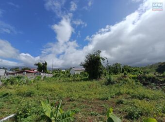 En vente un vaste terrain constructible de 1742m2 situé dans le secteur de St François à Sainte Anne