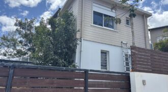 A vendre une villa T4 en R+1 sur une terrain de 146m2 située au centre ville de Saint Leu