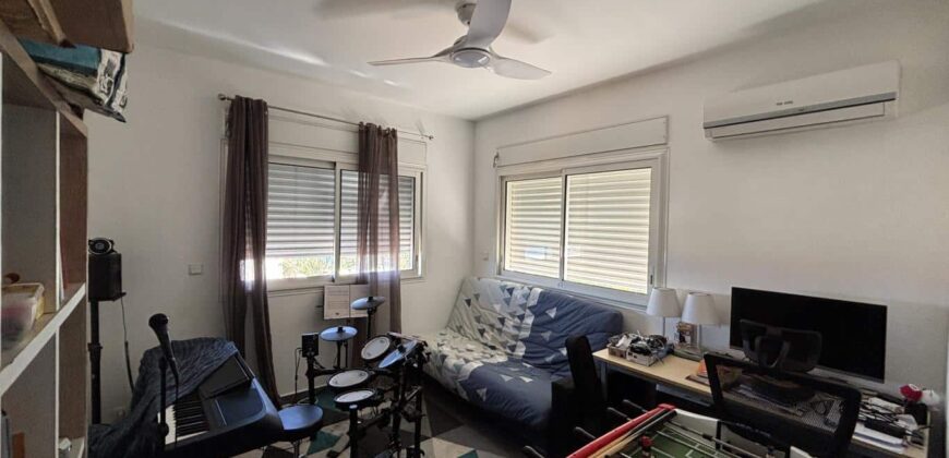 A vendre une villa T4 en R+1 sur une terrain de 146m2 située au centre ville de Saint Leu A vendre une villa T4 en R+1 sur une terrain de 146m2 située au centre ville de Saint Leu