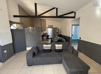A vendre un lumineux appartement T4 situé à l’étage d’une maison à Saint Leu