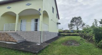 A louer une grande villa familiale de 200m2 avec jardin à Chemin du Cap, Sainte-Anne