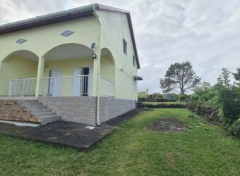 A louer une grande villa familiale de 200m2 avec jardin à Chemin du Cap, Sainte-Anne