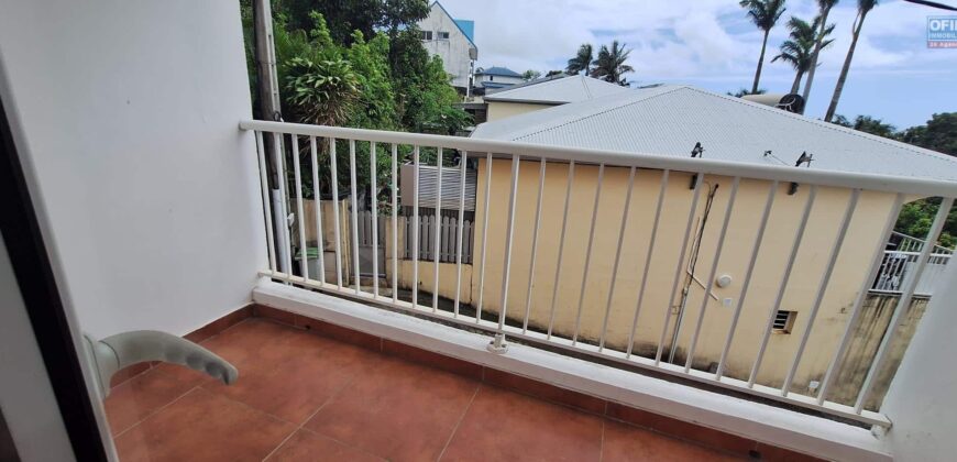 A louer un appartement T3 de 65.77m2 dans une résidence sécurisée à Saint Benoit