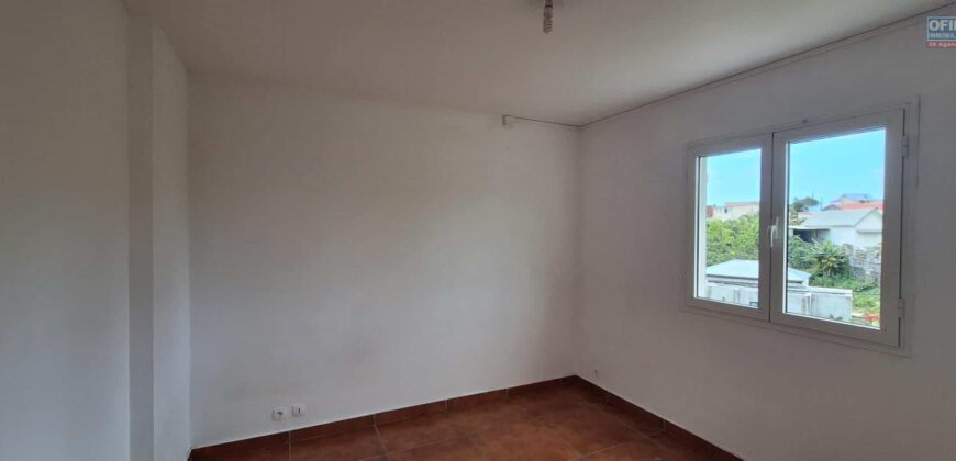 A louer un appartement T3 de 65.77m2 dans une résidence sécurisée à Saint Benoit