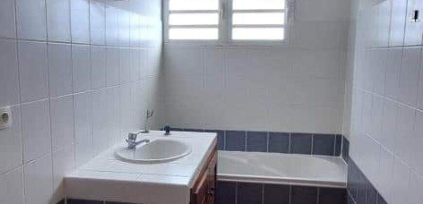 A louer un appartement T3 de 65.77m2 dans une résidence sécurisée à Saint Benoit