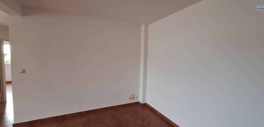 A louer un appartement T3 de 65.77m2 dans une résidence sécurisée à Saint Benoit