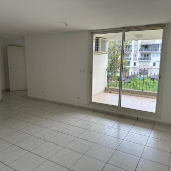 Location d’un appartement F3 située dans une résidence au centre ville de Saint André