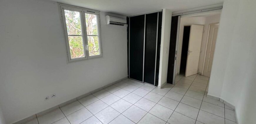 Location d’un appartement F3 située dans une résidence au centre ville de Saint André