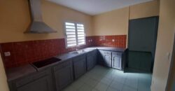 A louer appartement F3/4 de 65m2 situé dans une impasse privative Petit Bazar à Saint André