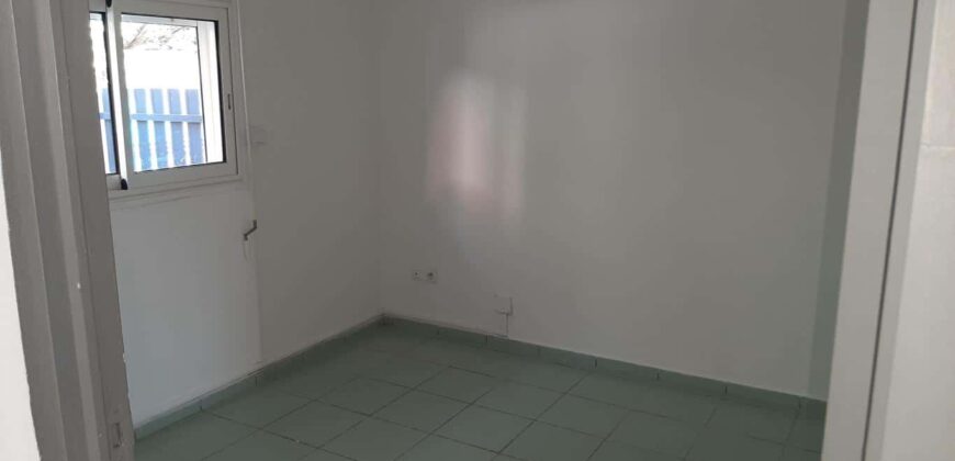 A louer appartement F3/4 de 65m2 situé dans une impasse privative Petit Bazar à Saint André