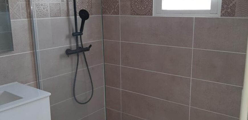 A louer appartement F3/4 de 65m2 situé dans une impasse privative Petit Bazar à Saint André
