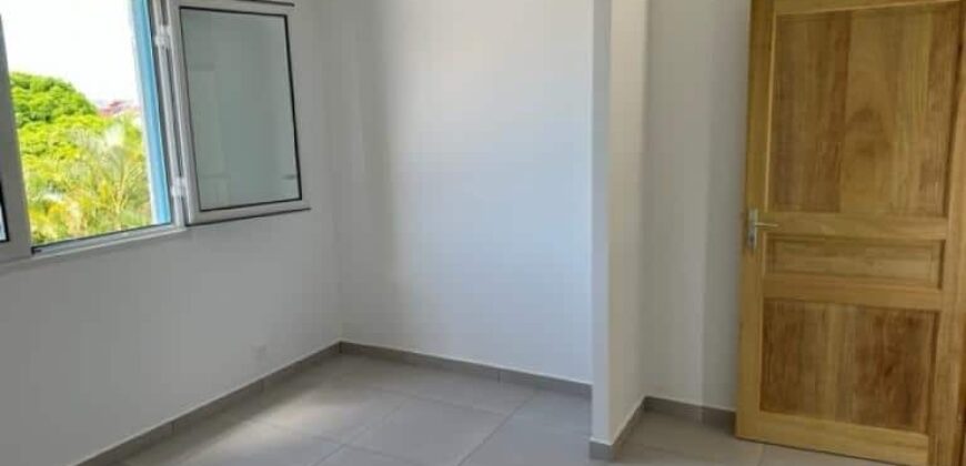 Location d’une villa récente de type F4 en R+1 au centre ville de Saint André