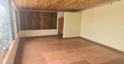 A louer un local commercial de 50m2 situé dans le secteur Cambuston à Saint André