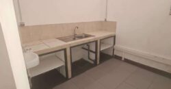 A louer un local commercial de 50m2 situé dans le secteur Cambuston à Saint André