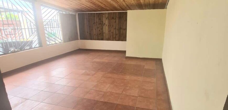 A louer un local commercial de 50m2 situé dans le secteur Cambuston à Saint André