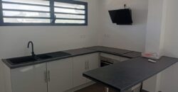 A louer un spacieux appartement F4 de 138 m² dans une résidence récente avec belle vue mer à La Saline-les-Hauts