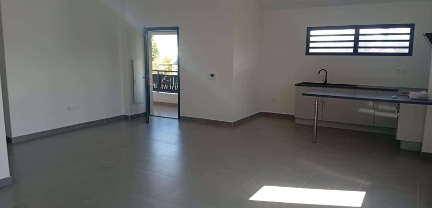 A louer un spacieux appartement F4 de 138 m² dans une résidence récente avec belle vue mer à La Saline-les-Hauts