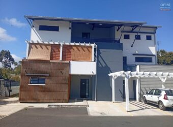 A louer un spacieux appartement F4 de 138 m² dans une résidence récente avec belle vue mer à La Saline-les-Hauts