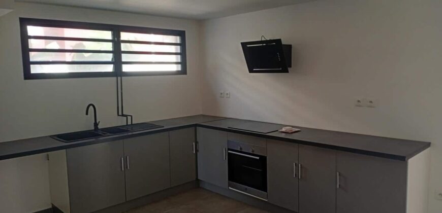 À louer un appartement de type F3 de 67.71 m2 situé dans une résidence sécurisée à La Saline les Hauts