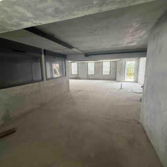 En vente un local commercial de 97 m² idéalement situé à Saint-Denis En vente un local commercial de 97 m² idéalement situé à Saint-Denis