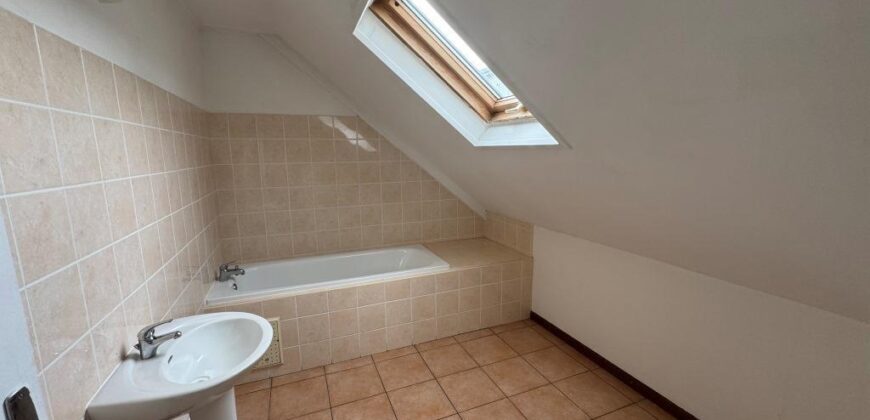 À louer une charmante ville F4 d’environ 105 m2 située dans un quartier calme au Tampon 17ème
