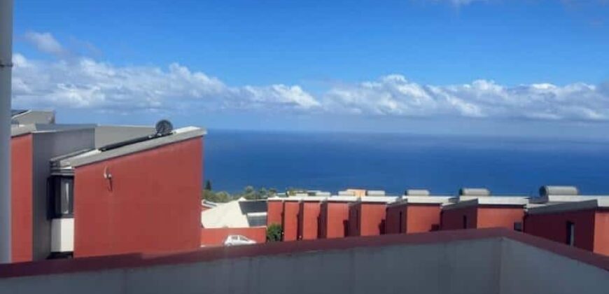En location une villa F4 mitoyenne située dans une résidence sécurisée proche du lycée des Avirons