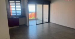 En location une villa F4 mitoyenne située dans une résidence sécurisée proche du lycée des Avirons