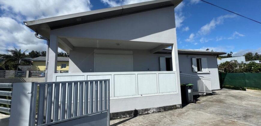 Louez cette agréable villa T4 d’environ 85 m2 située dans le secteur calme de Bras Creux au Tampon