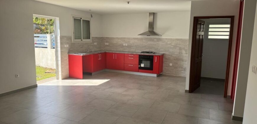 Louez cette agréable villa T4 d’environ 85 m2 située dans le secteur calme de Bras Creux au Tampon