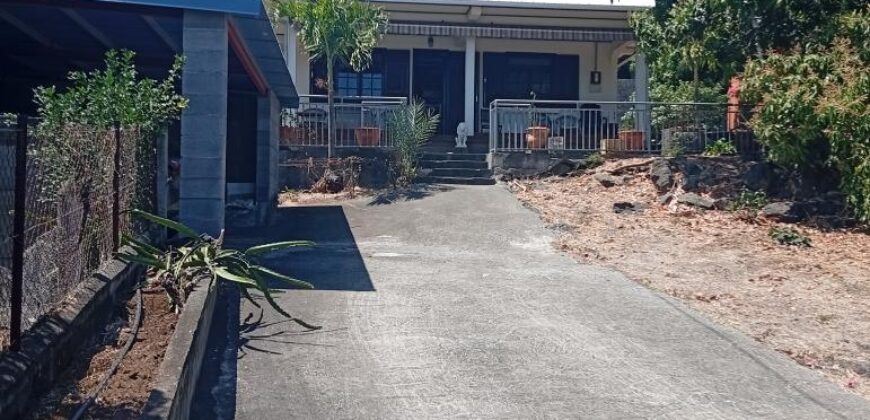 En vente une villa située sur un terrain de 900 m² en plein cœur de Saint-Leu
