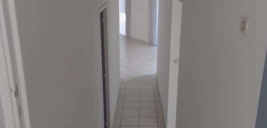 Location d’une charmante villa T4 de 173 m2 avec vue mer située sur les hauteurs de Saint Gilles les Bains