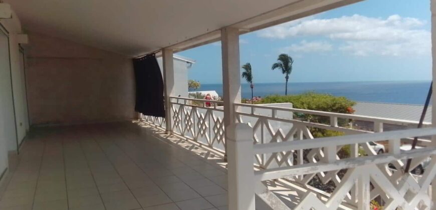 Location d’une charmante villa T4 de 173 m2 avec vue mer située sur les hauteurs de Saint Gilles les Bains