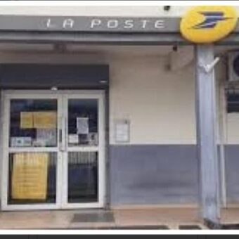 A louer un local commercial de 110m2 proche des commerces à la Grande Montée