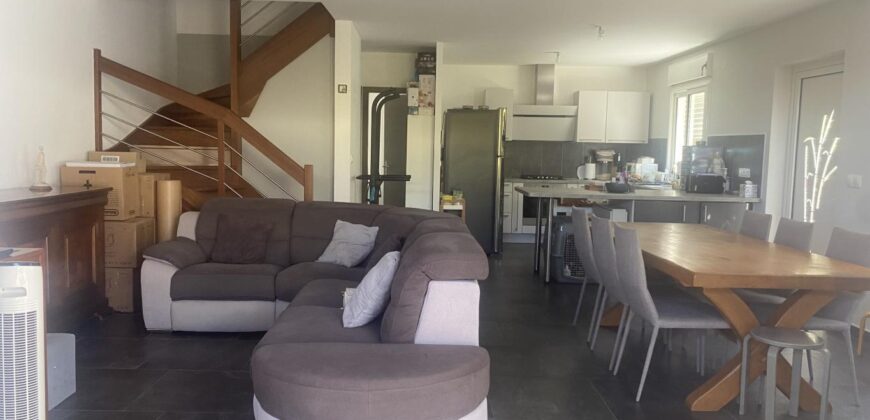 Vente d’une villa moderne de 90m2 sur un terrain piscinable de 210m2 dans un quartier résidentiel à Saint Leu